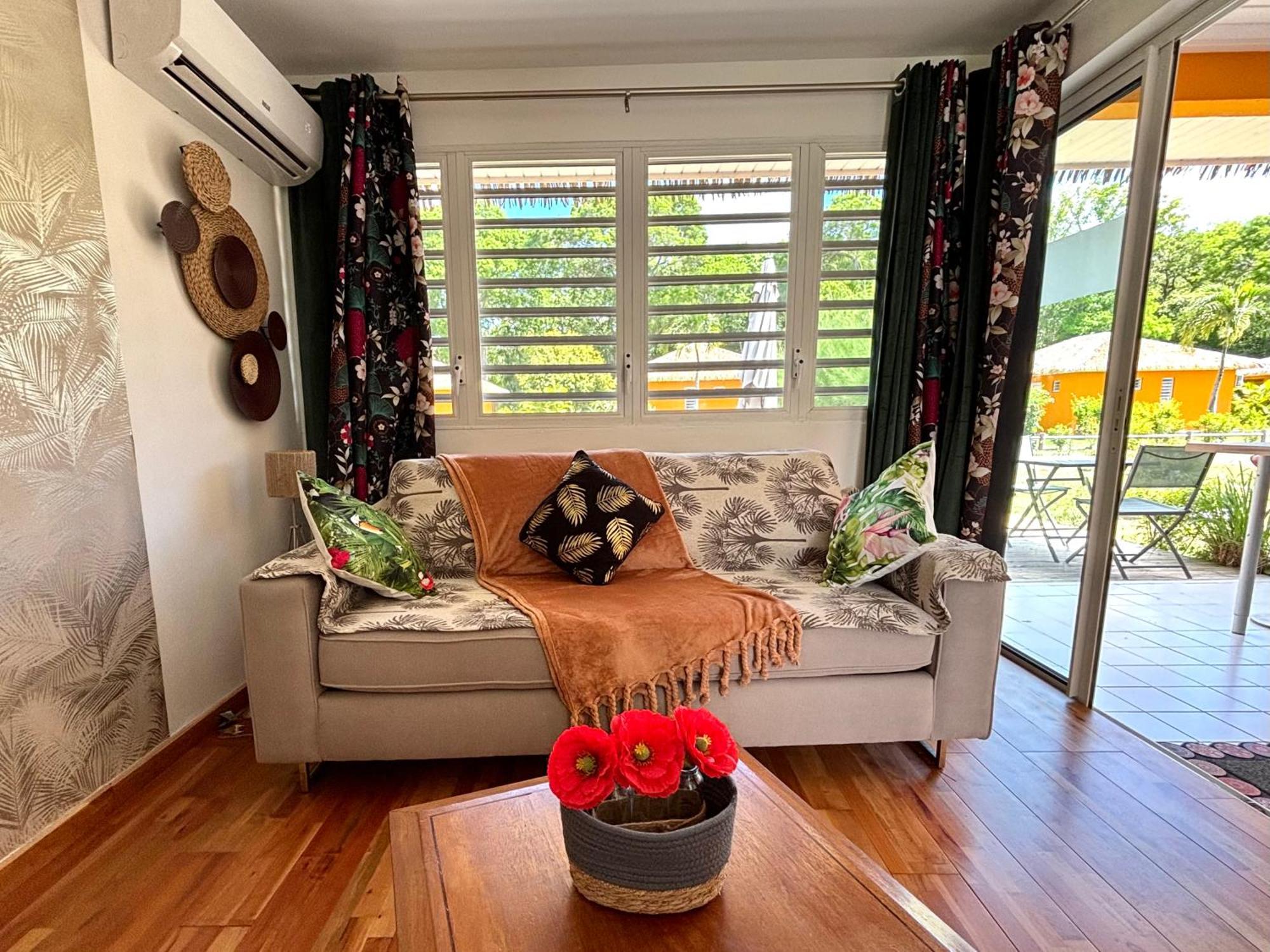 Bungalow La Kawannaise - Piscine, Terrasse, Plage Grand-Bourg  Екстериор снимка